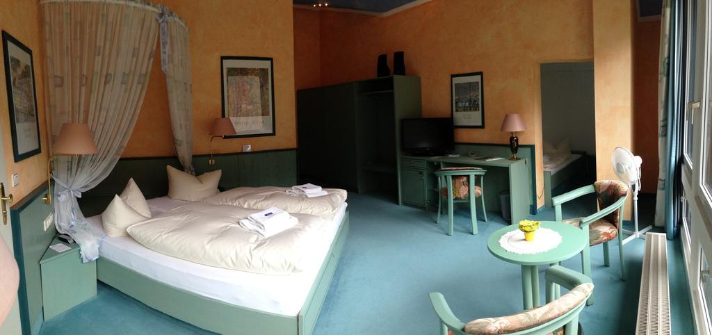 Hotel Reifenstein Kleinbartloff Bagian luar foto