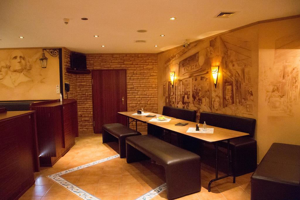 Hotel Reifenstein Kleinbartloff Bagian luar foto
