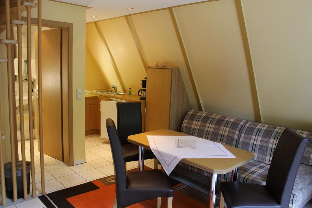 Hotel Reifenstein Kleinbartloff Ruang foto