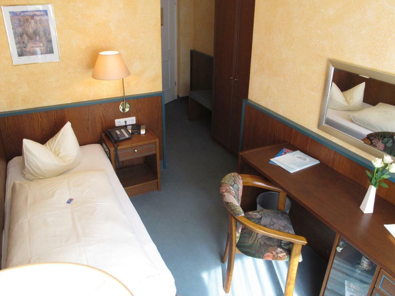 Hotel Reifenstein Kleinbartloff Bagian luar foto